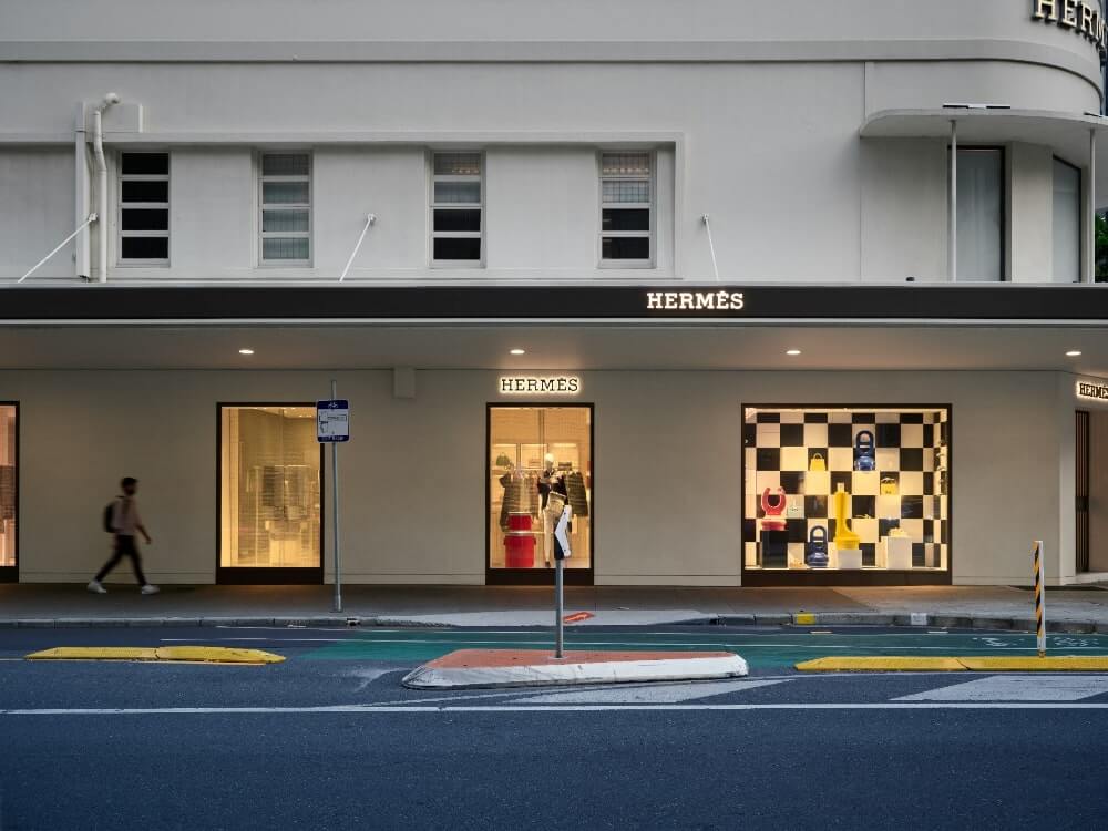 A modern-style Hermes store②