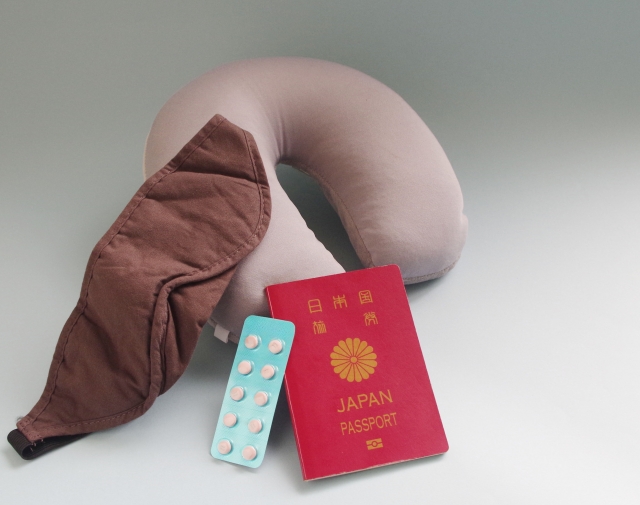 ネックピロー、アイマスク、パスポート